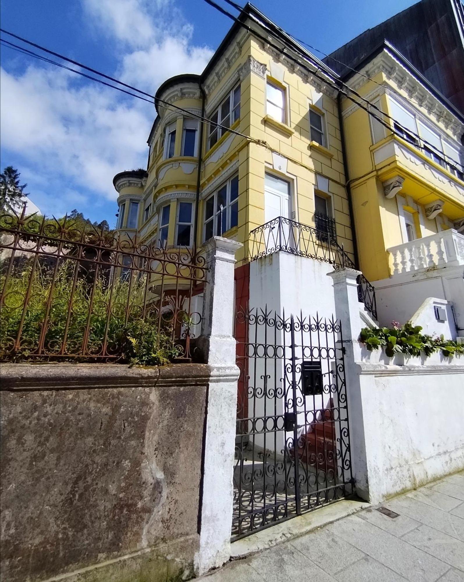 Yellow House Viveiro Exterior foto